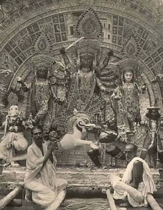 An ek-chala pratima with its priests, early twentieth century