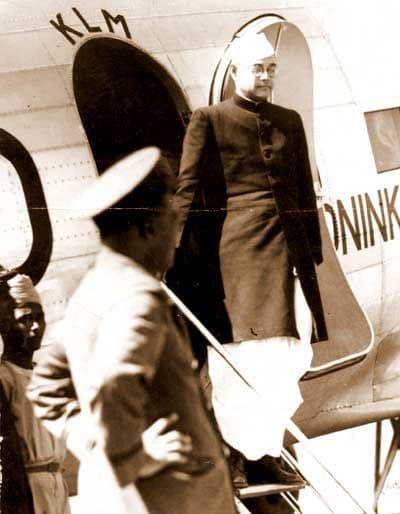 Bose arriving at Dum Dum aerodrome, Calcutta, 1938